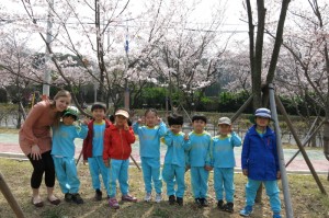 Elizabeth and Korean kids